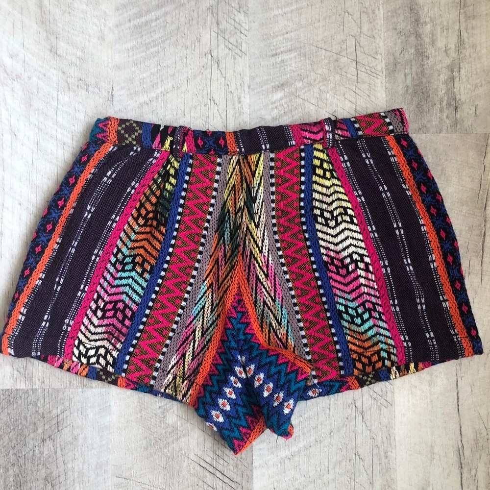 Colorful Patterned Shorts - Picture 4 of 4